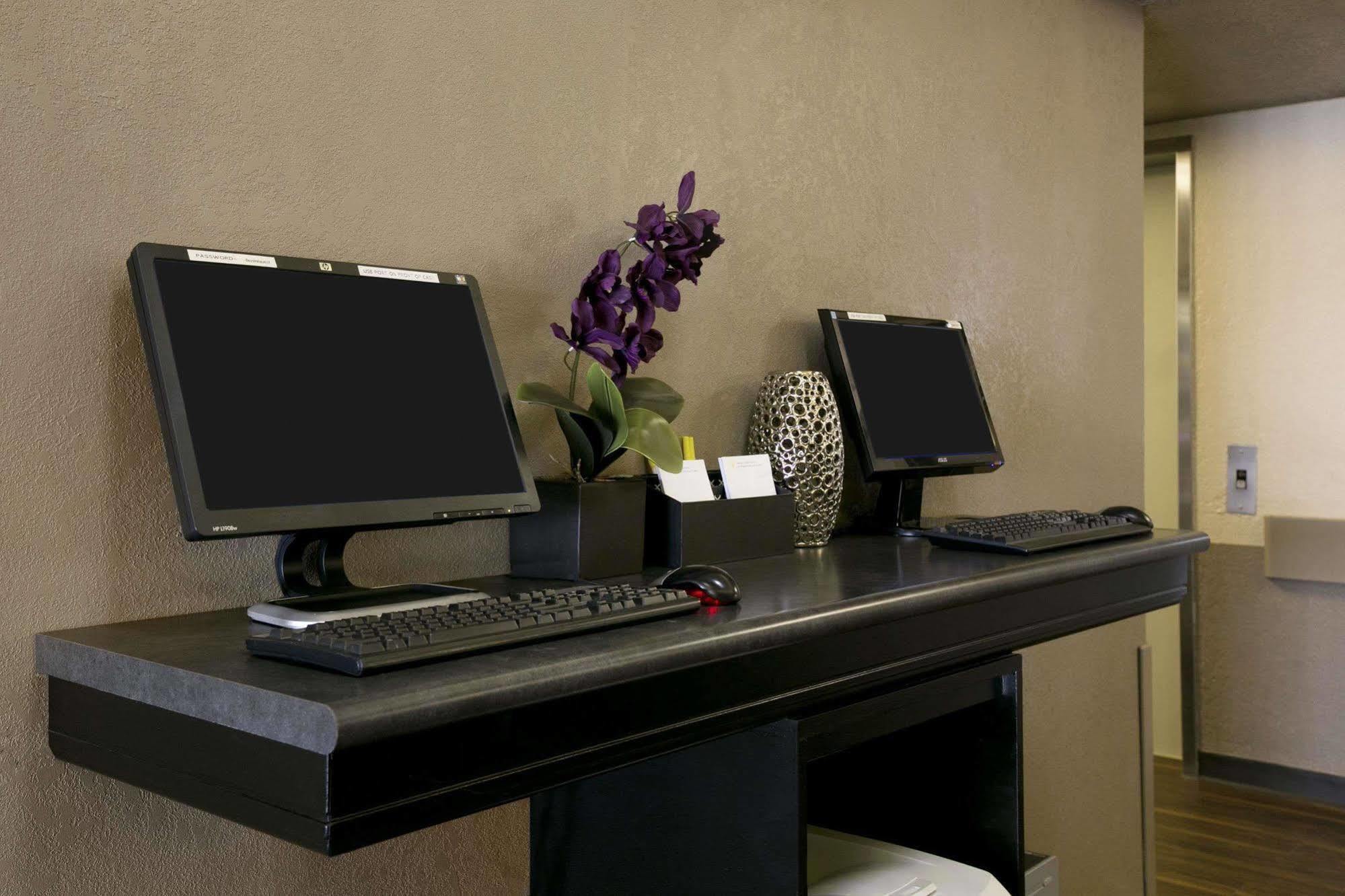 Days Inn By Wyndham Regina Extérieur photo