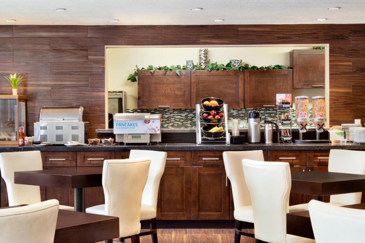 Days Inn By Wyndham Regina Extérieur photo